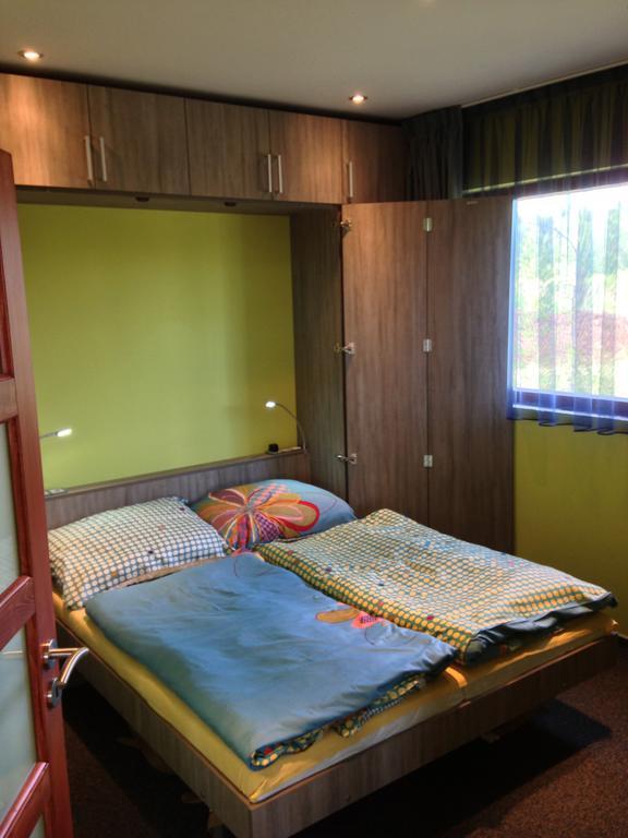 Lake View Apartments Near Golf Resort Kuneticka Hora, Dritec 파르두비체 객실 사진