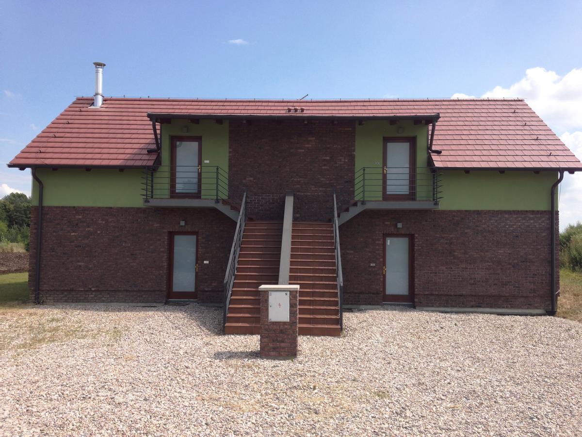Lake View Apartments Near Golf Resort Kuneticka Hora, Dritec 파르두비체 외부 사진